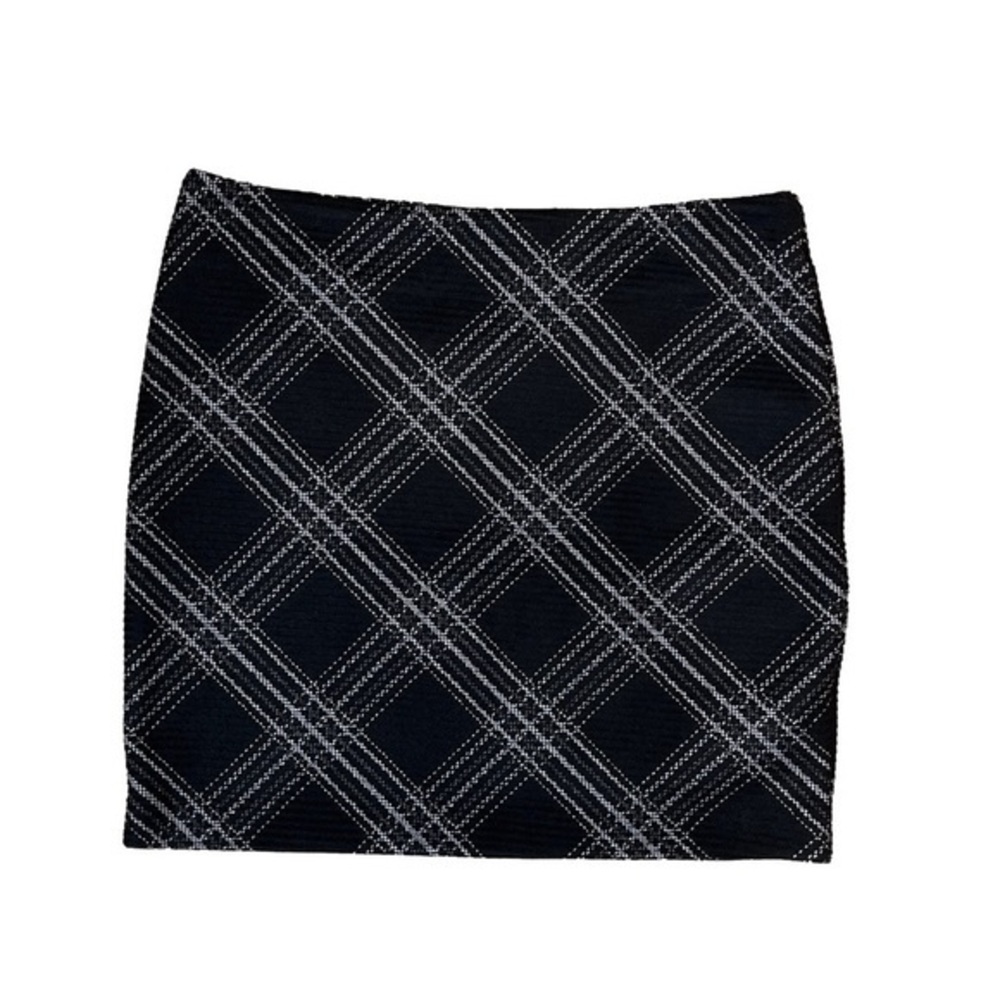 ⭐️ Le Chateau black and white mini skirt- size small